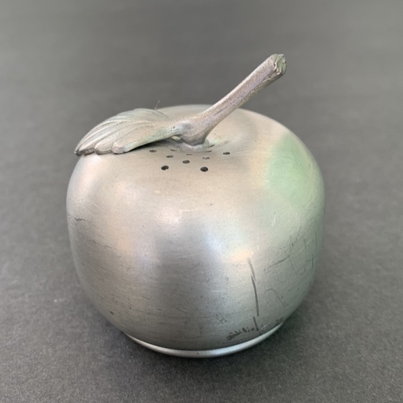 Vintage Web Pewter salt and pepper shakers. Apple and pear. Circa 1984 - Picture 3 of 6